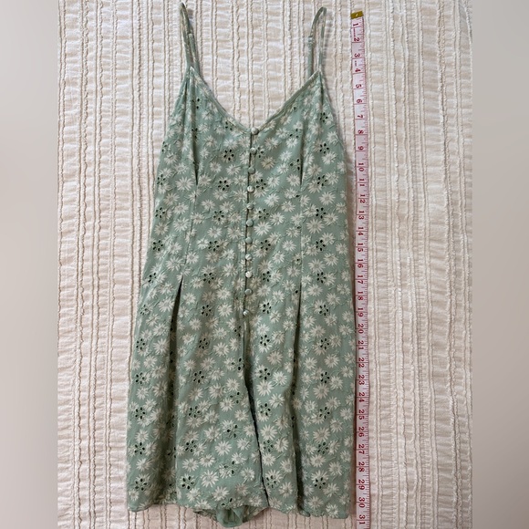 American Eagle Daisies Sage Green & white Romper Size Small - Picture 3 of 12
